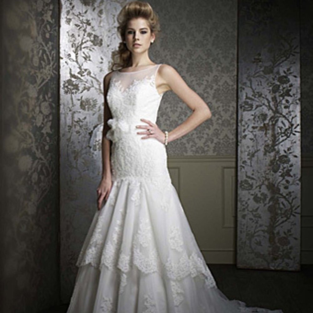 Alfred Angelo 885 Size 22W Wedding Dress